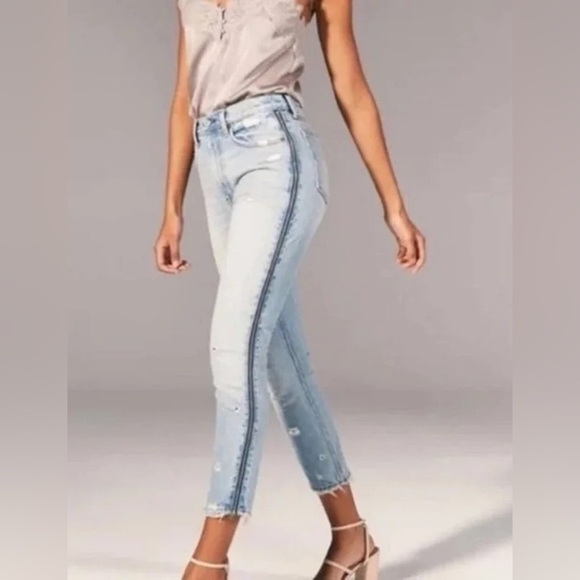 Abercrombie & Fitch Annie High Rise Girlfriend Light Wash Zipper Jeans - Picture 2 of 7